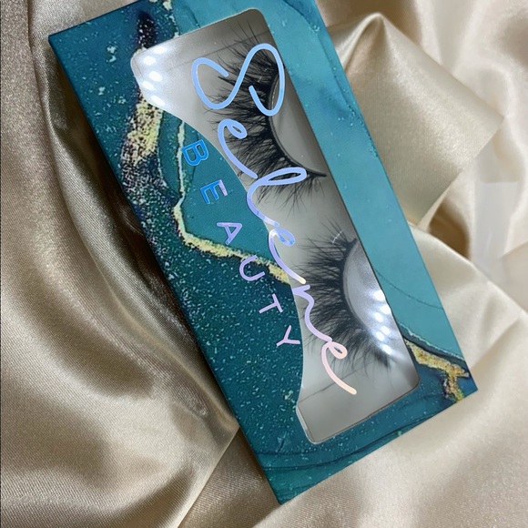 False lashes - Picture 2 of 2